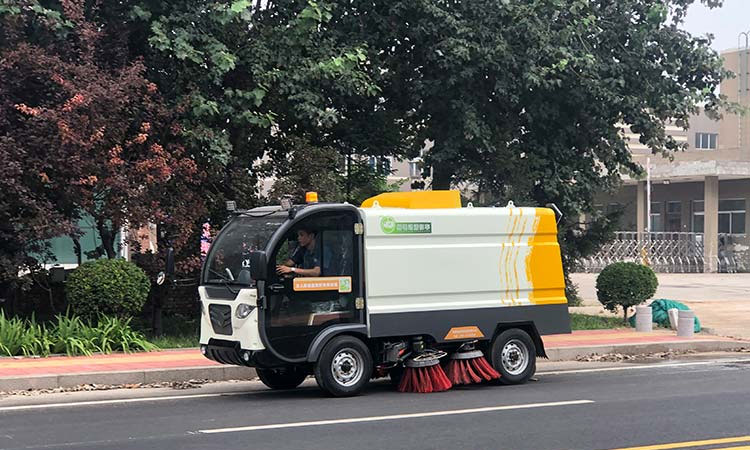 百易长青四轮电动洗扫车