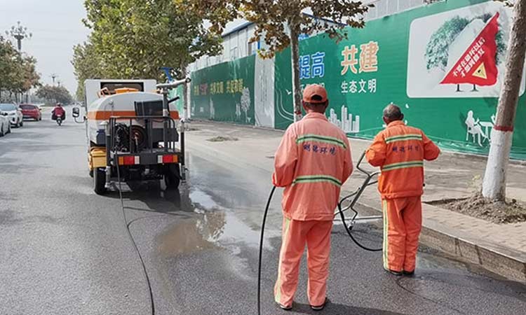 小型电动洒水车