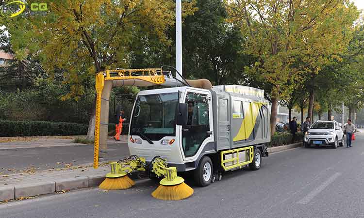 大型电动落叶收集车