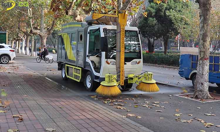 电动树叶收集车