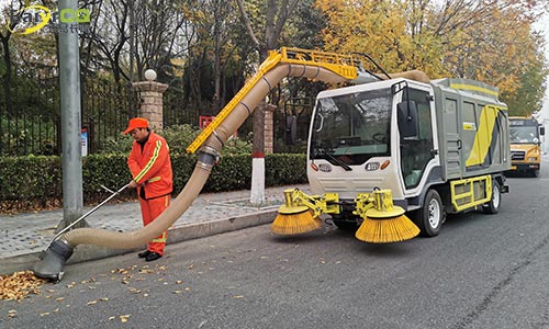 百易环保破碎树叶收集车用途广泛树叶枯枝收集效果好