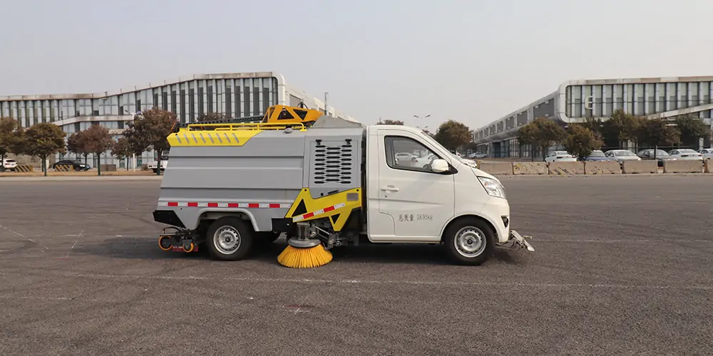 可上牌道路洗扫车_新能源电动洗扫车_环卫洗扫车_小型洗扫车