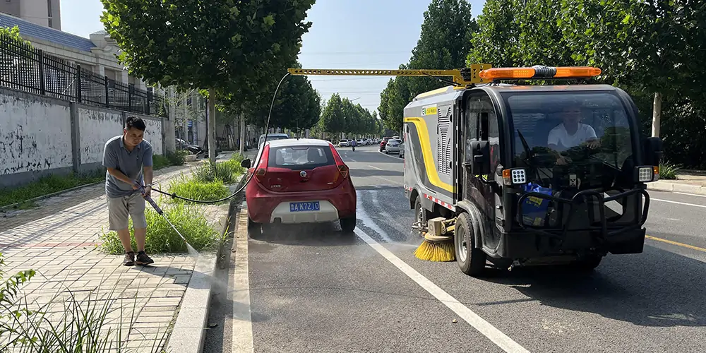 道路洗扫车_路面污渍清洁“专家”_电动洗扫车_环卫洗扫车_小型洗扫车