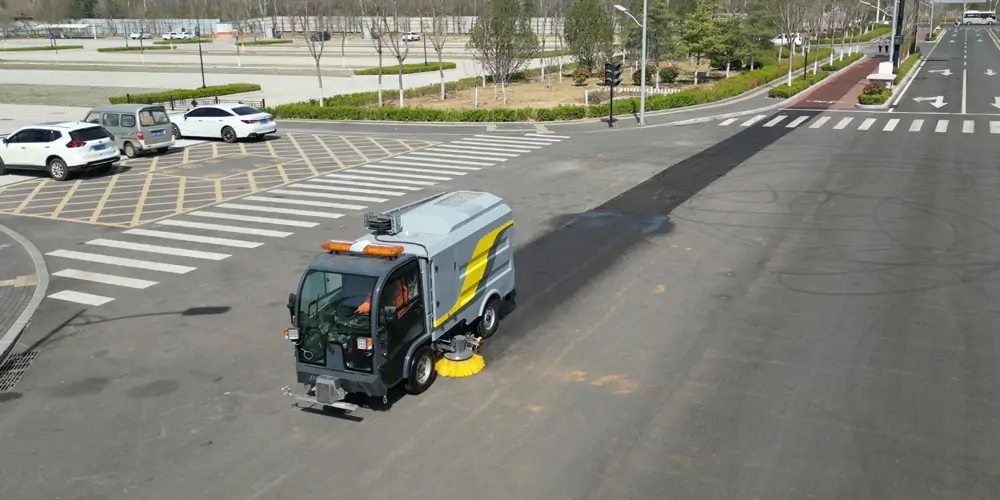 道路洗扫车_路面污渍清洁“专家”_电动洗扫车_环卫洗扫车_小型洗扫车