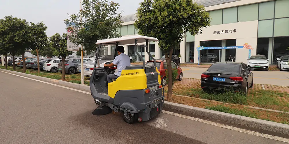 纯电动树叶收集车_多功能树叶收集车_吸树叶的机器_扫树叶神器