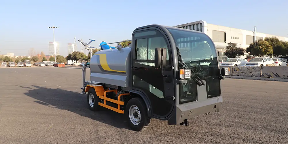 小型电动洒水车 电动四轮洒水车 移动消毒车 小型电动洒水车 新型洒水车