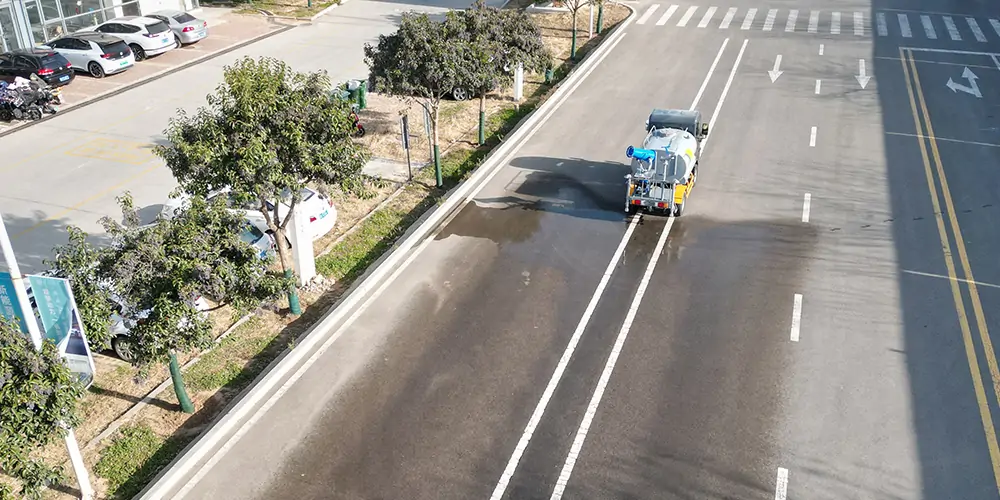 小型电动洒水车 电动四轮洒水车 移动消毒车 小型电动洒水车 新型洒水车