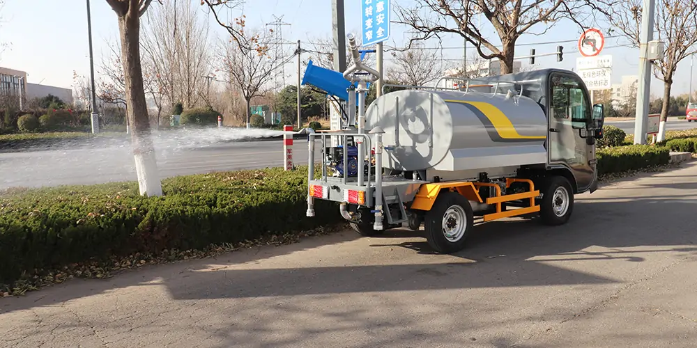 小型电动洒水车 电动四轮洒水车 移动消毒车 小型电动洒水车 新型洒水车