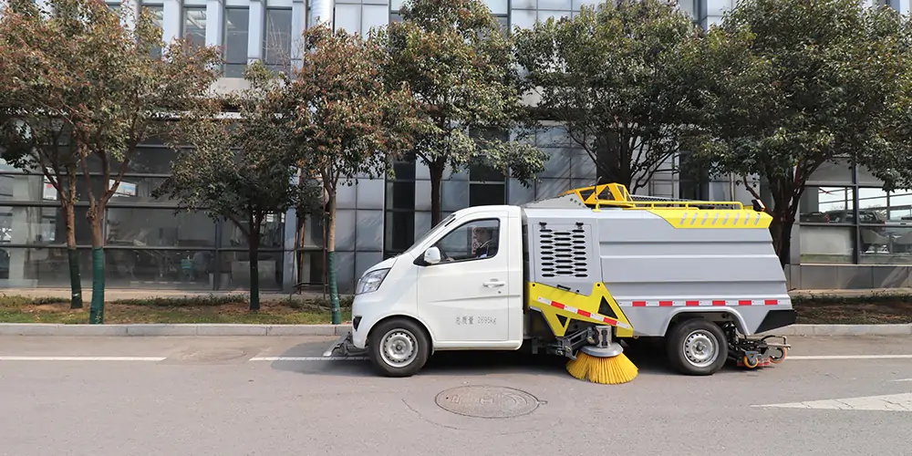 电动小型洗扫车 小型电动环卫洗扫车 小型电动洗扫一体车 新型纯电动洗扫车 全封闭电动洗扫一体车