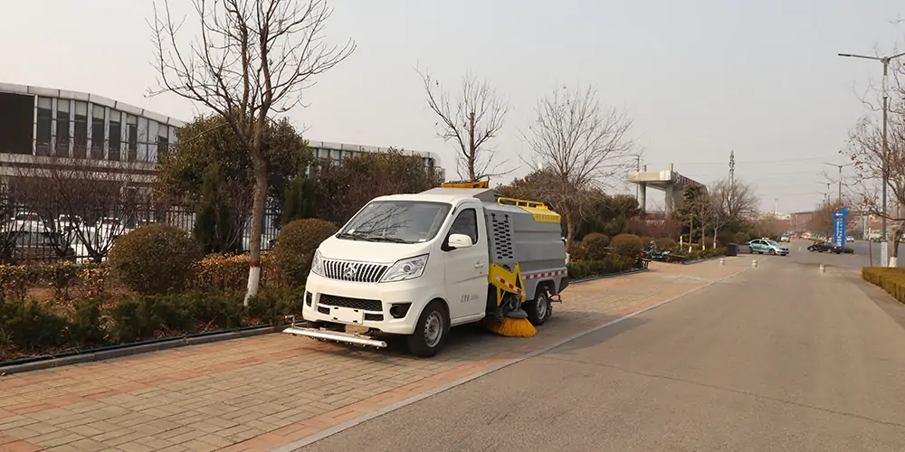 电动小型洗扫车 小型电动环卫洗扫车 小型电动洗扫一体车 新型纯电动洗扫车 全封闭电动洗扫一体车