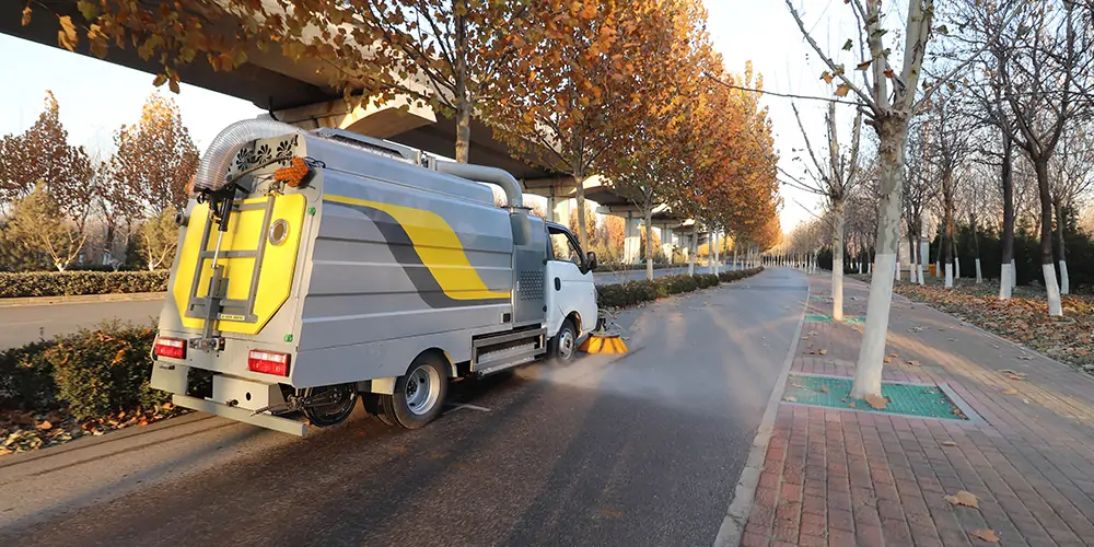 树叶收集一体车,吸入式树叶收集车,破碎树叶收集车,强力吸树叶收集车,大型树叶收集清扫车