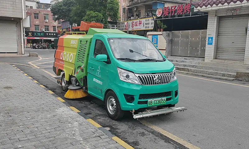 纯电动洗扫车发货，助力城市卫生建设