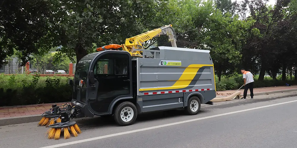 树叶收集车，新能源树叶收集车，多功能树叶收集车，四轮树叶收集车
