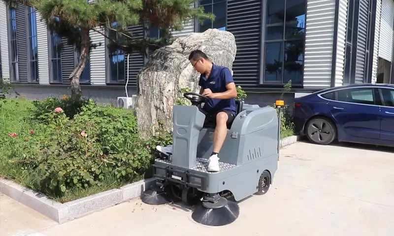 纯电动清扫车：智慧环卫的绿色先锋