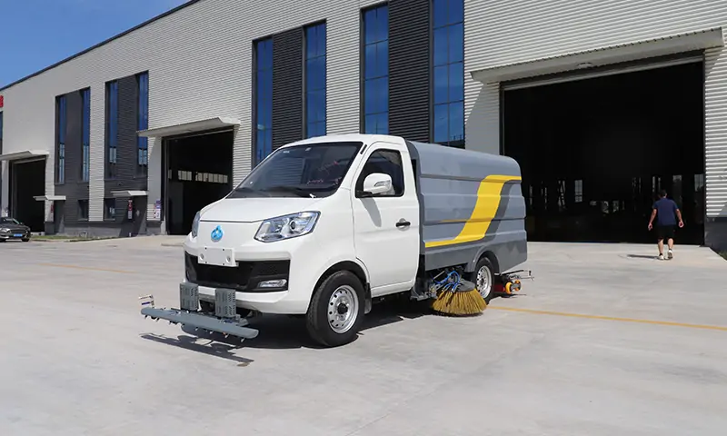 纯电动洗扫车亮相客户使用现场——智能环卫装备助力城市清洁新升级