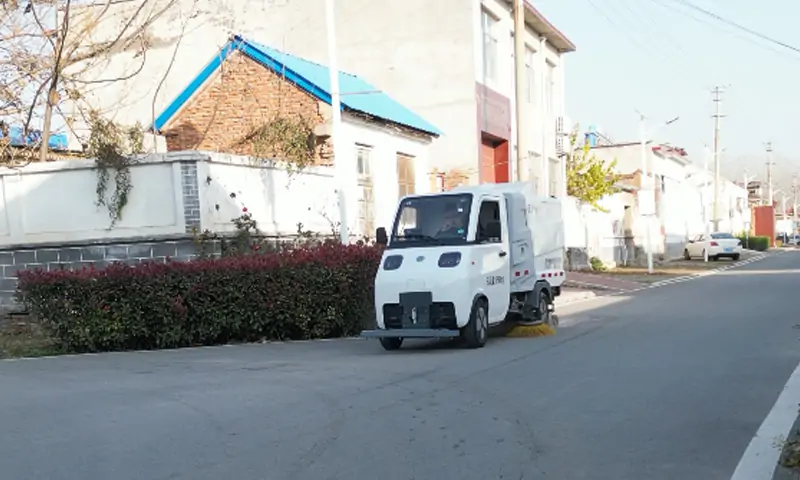 百易长青牌新能源洗扫车：赋能城市环卫的高效清洁利器