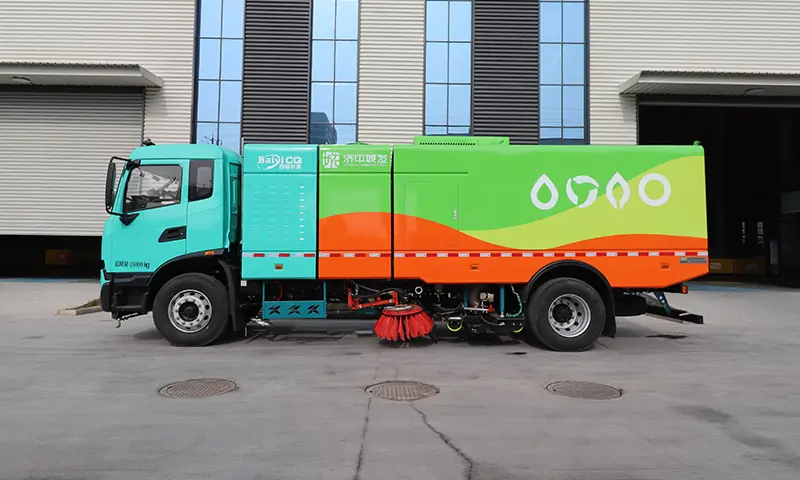 山东环卫迎来新能源洗扫车 城市清洁迈入绿色高效新时代