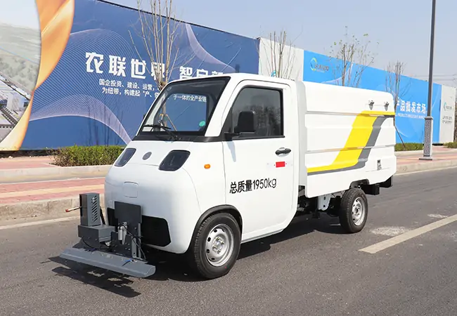 2吨新能源高压清洗车：城市毛细血管的绿色守护者